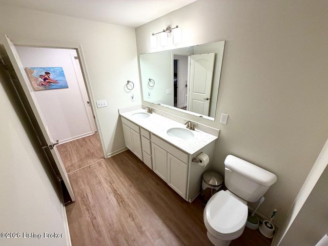 4633 Golden Eagle Dr, Louisville, KY 40245