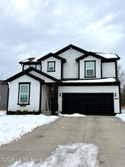 4633 Golden Eagle Dr, Louisville, KY 40245