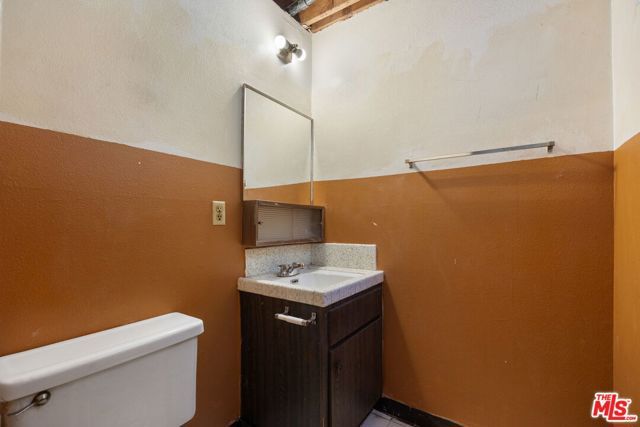 2711 Canyon Drive, Los Angeles, CA 90068