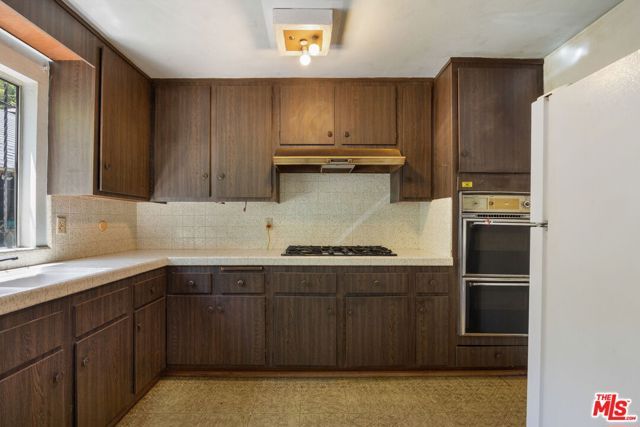 2711 Canyon Drive, Los Angeles, CA 90068
