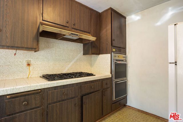 2711 Canyon Drive, Los Angeles, CA 90068