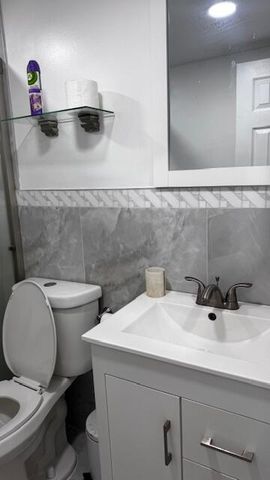 2000 NE 51st Court 111, Fort Lauderdale, FL 33308