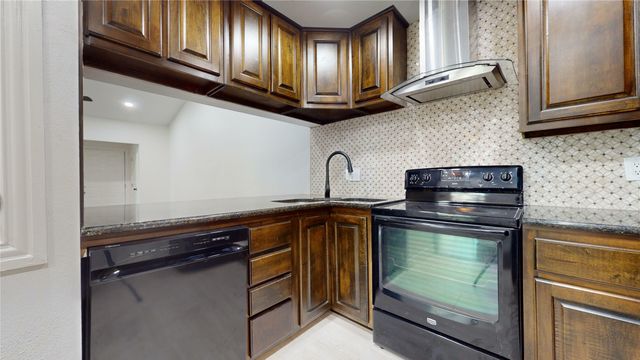 8545 Midpark Road 10, Dallas, TX 75240