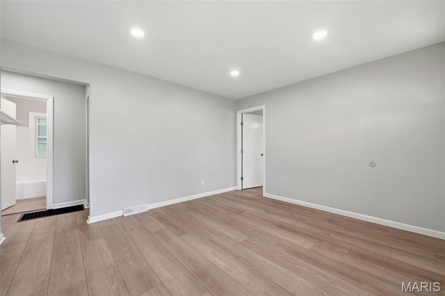 9201 Guthrie Avenue, Woodson Terrace, MO 63134