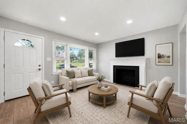 9201 Guthrie Avenue, Woodson Terrace, MO 63134