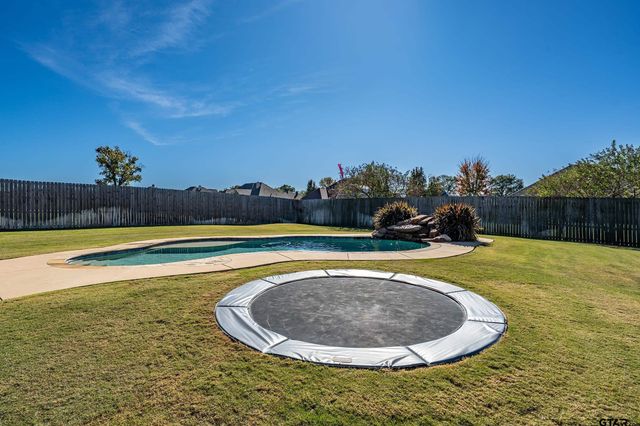 180 Kwando Ln., Bullard, TX 75757