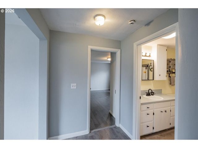 491 CLEVELAND St, Lebanon, OR 97355