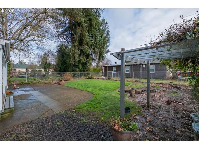 491 CLEVELAND St, Lebanon, OR 97355