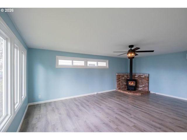 491 CLEVELAND St, Lebanon, OR 97355