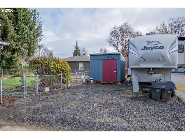 491 CLEVELAND St, Lebanon, OR 97355