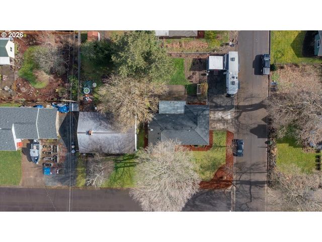 491 CLEVELAND St, Lebanon, OR 97355