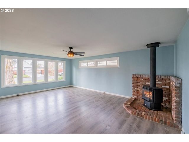 491 CLEVELAND St, Lebanon, OR 97355