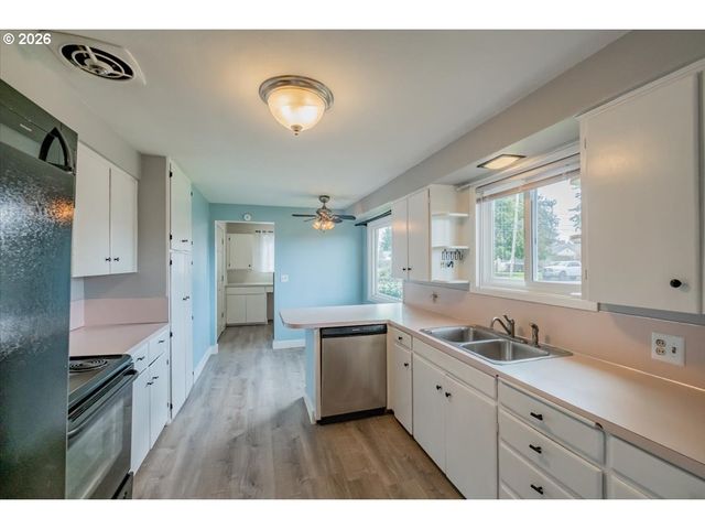 491 CLEVELAND St, Lebanon, OR 97355