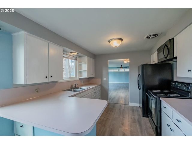 491 CLEVELAND St, Lebanon, OR 97355