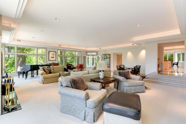 435 Washington Avenue W, Hutchinson, MN 55350