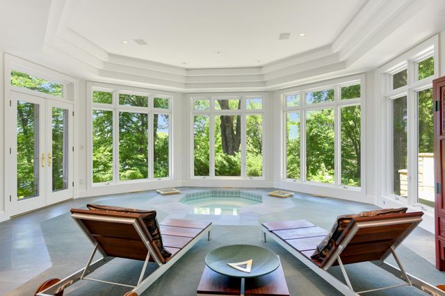 435 Washington Avenue W, Hutchinson, MN 55350