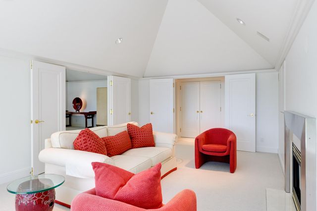 435 Washington Avenue W, Hutchinson, MN 55350