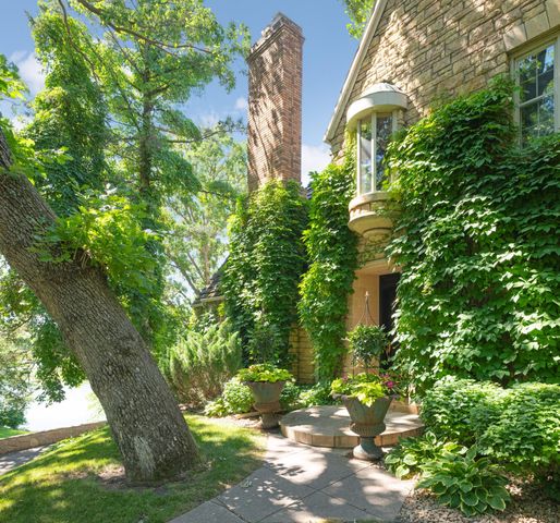 435 Washington Avenue W, Hutchinson, MN 55350