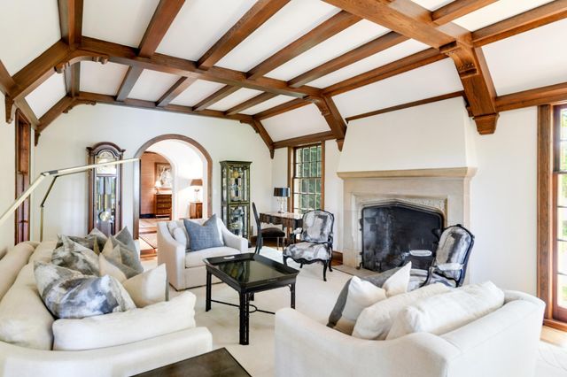 435 Washington Avenue W, Hutchinson, MN 55350