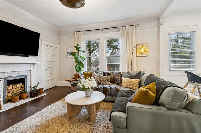 2053 Oakview SE Road, Atlanta, GA 30317