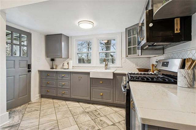 2053 Oakview SE Road, Atlanta, GA 30317