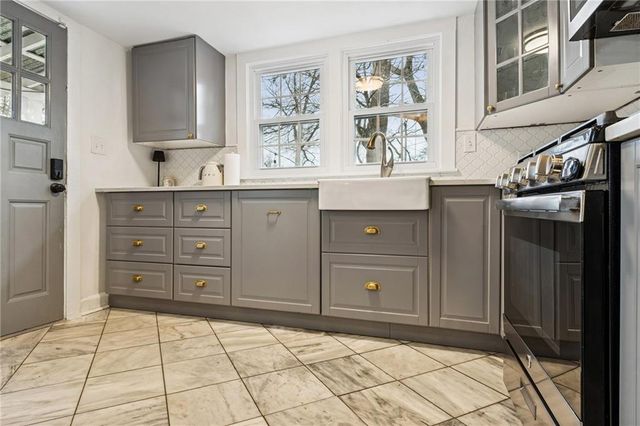 2053 Oakview SE Road, Atlanta, GA 30317