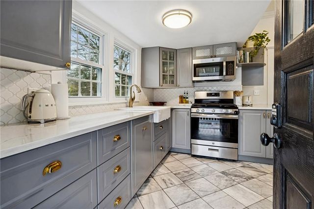 2053 Oakview SE Road, Atlanta, GA 30317