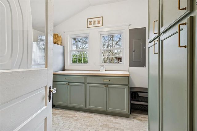 2053 Oakview SE Road, Atlanta, GA 30317