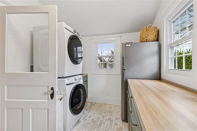 2053 Oakview SE Road, Atlanta, GA 30317