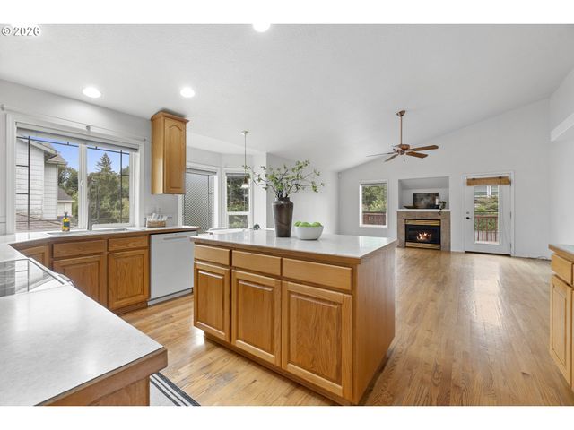 1251 Se Glacier Ln, Gresham, OR 97080