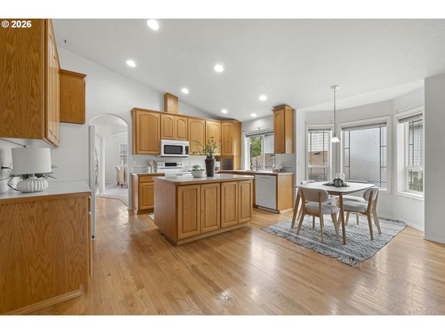 1251 Se Glacier Ln, Gresham, OR 97080