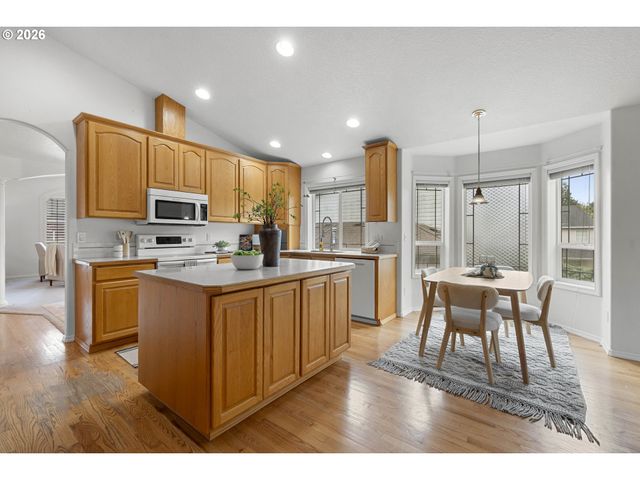 1251 Se Glacier Ln, Gresham, OR 97080