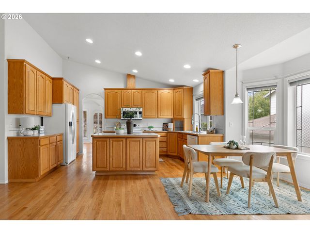 1251 Se Glacier Ln, Gresham, OR 97080
