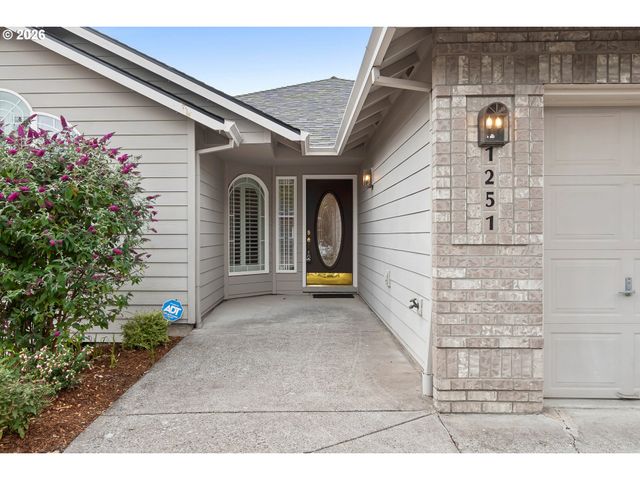 1251 Se Glacier Ln, Gresham, OR 97080