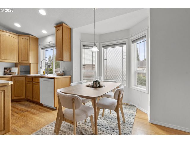 1251 Se Glacier Ln, Gresham, OR 97080