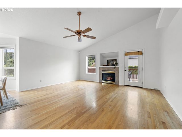 1251 Se Glacier Ln, Gresham, OR 97080