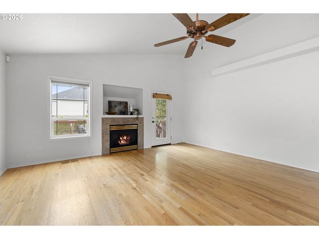 1251 Se Glacier Ln, Gresham, OR 97080