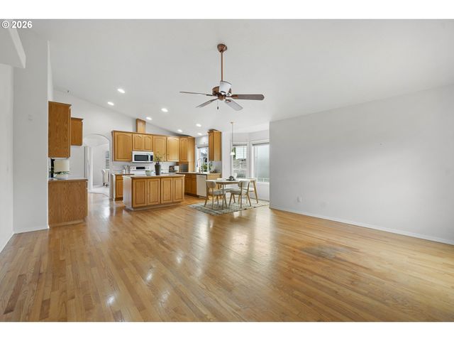 1251 Se Glacier Ln, Gresham, OR 97080