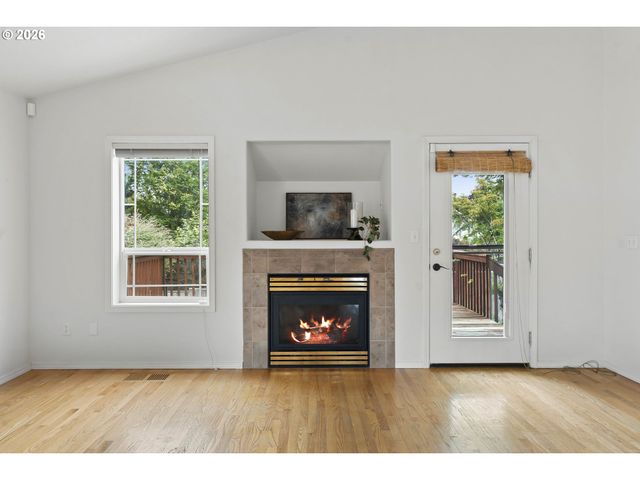 1251 Se Glacier Ln, Gresham, OR 97080