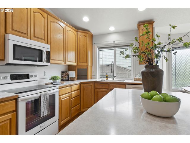 1251 Se Glacier Ln, Gresham, OR 97080