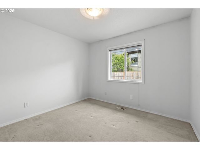 1251 Se Glacier Ln, Gresham, OR 97080
