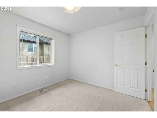 1251 Se Glacier Ln, Gresham, OR 97080
