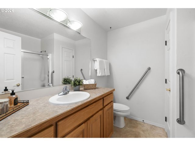 1251 Se Glacier Ln, Gresham, OR 97080