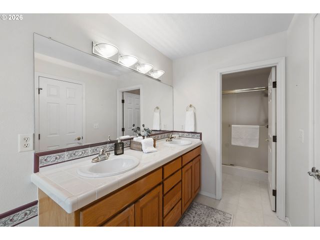 1251 Se Glacier Ln, Gresham, OR 97080