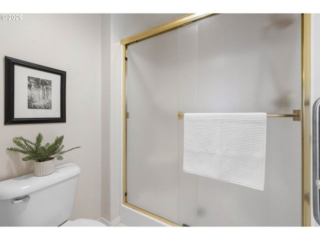1251 Se Glacier Ln, Gresham, OR 97080
