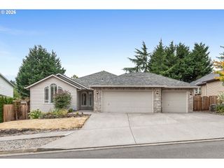 1251 Se Glacier Ln, Gresham, OR 97080