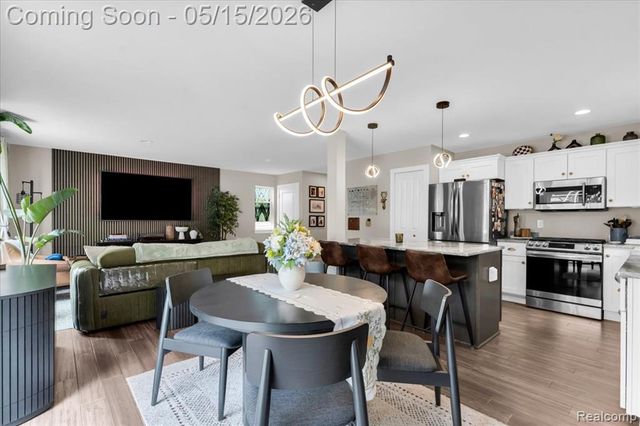 515 S Winding Drive, Waterford, MI 48328