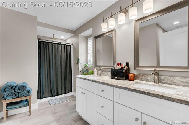 515 S Winding Drive, Waterford, MI 48328