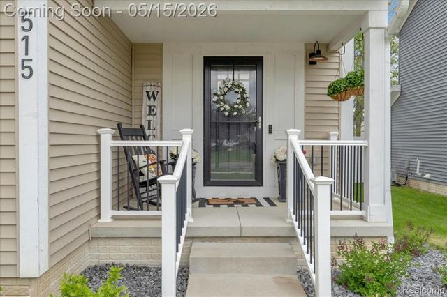515 S Winding Drive, Waterford, MI 48328