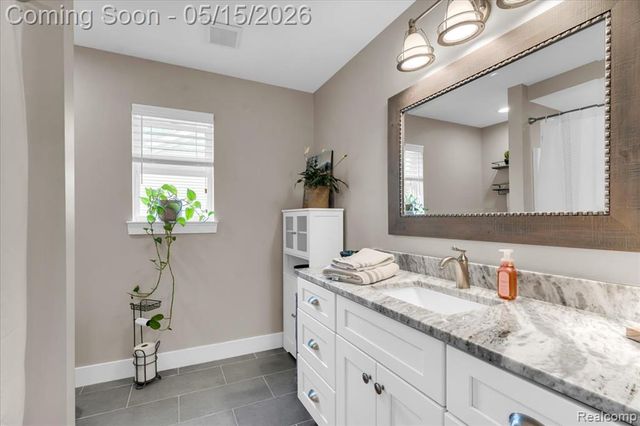 515 S Winding Drive, Waterford, MI 48328